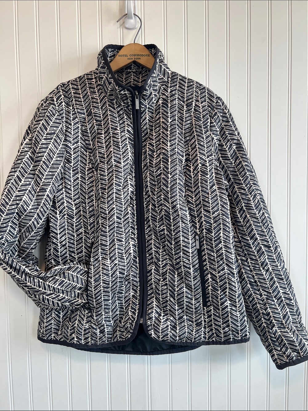 Quilted Black & White Pattern Puffer Jacket women medium